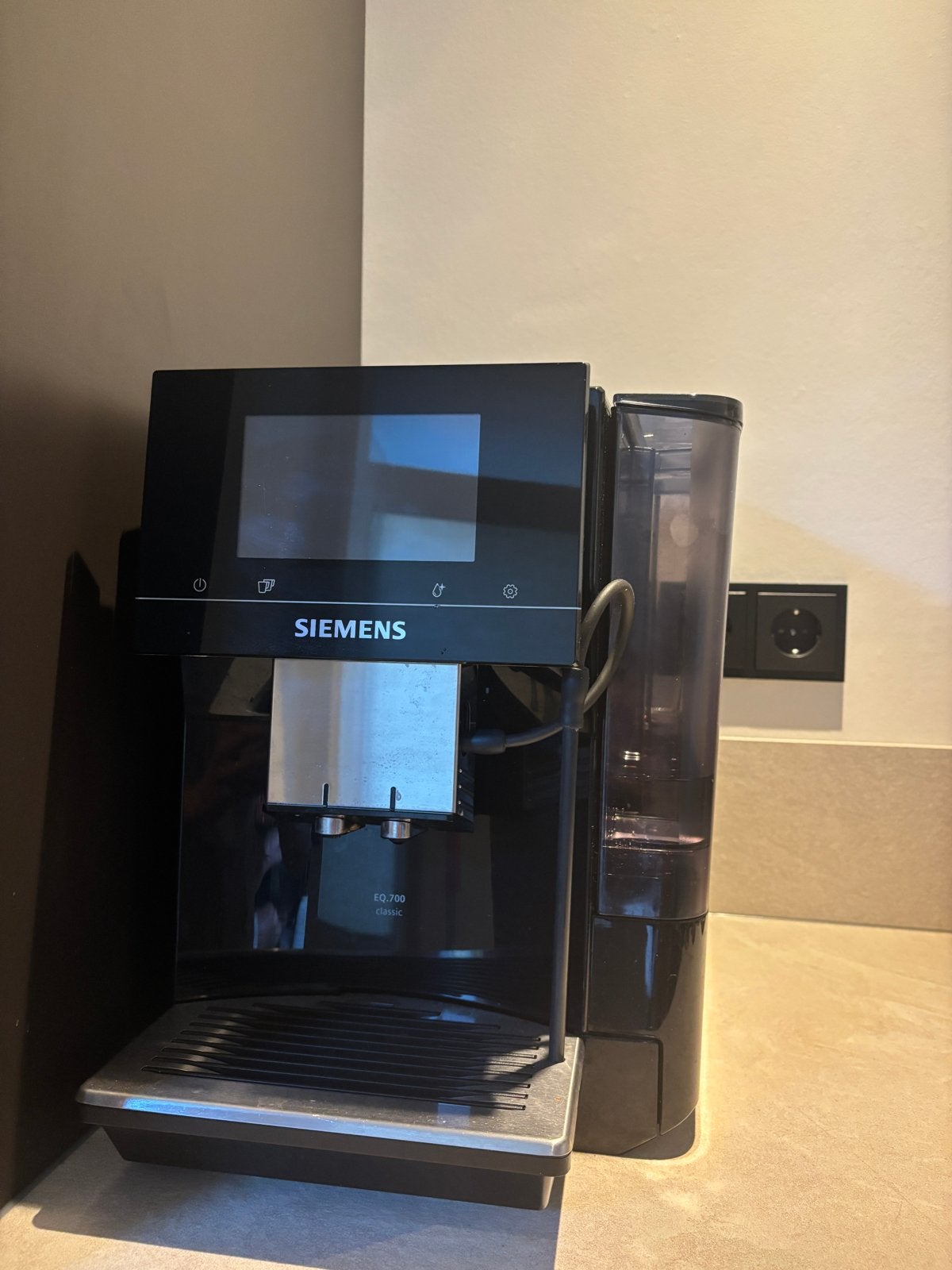 Siemens EQ.700 Volautomatische Espressomachine - ZGAN, Witgoed en Apparatuur, Afneembaar waterreservoir, Koffiemachine, Zo goed als nieuw