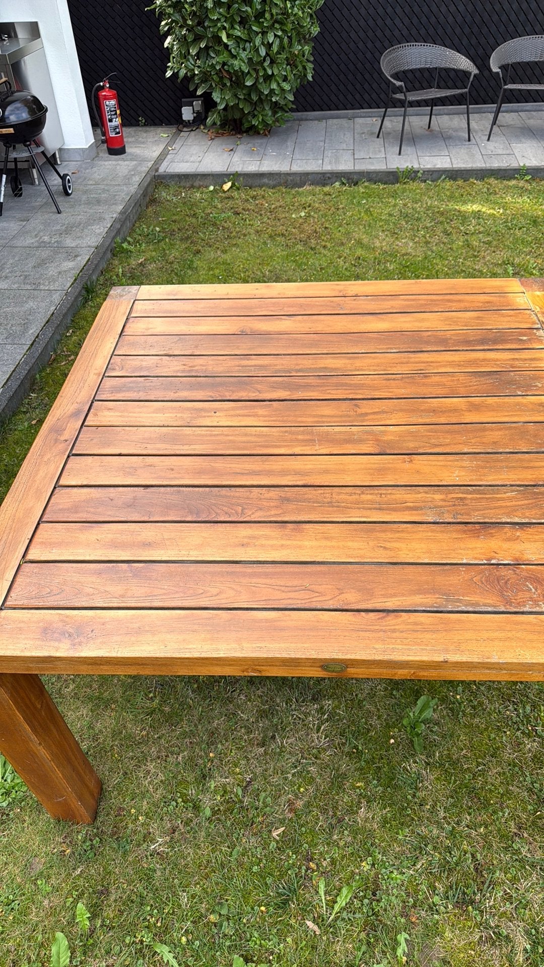 Foto 4 van Gratis afhalen. Houten tuintafel 150x150 cm