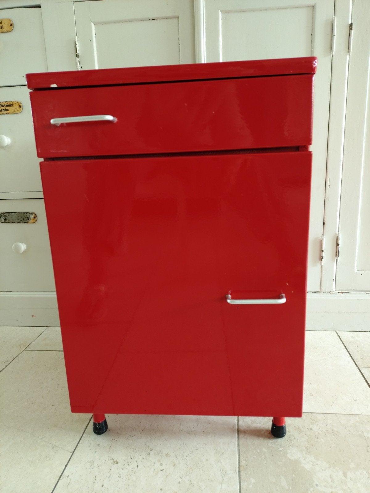 Vintage rode metalen kast met lade en wieltjes, Ophalen, Gebruikt