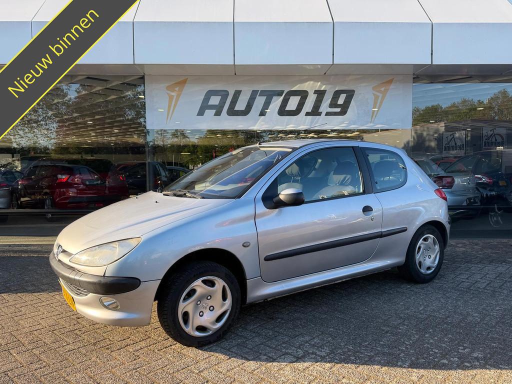 Peugeot 206 1.4 Gentry Automaat, Bedrijf, 75 pk, 1100 kg, Zilver of Grijs
