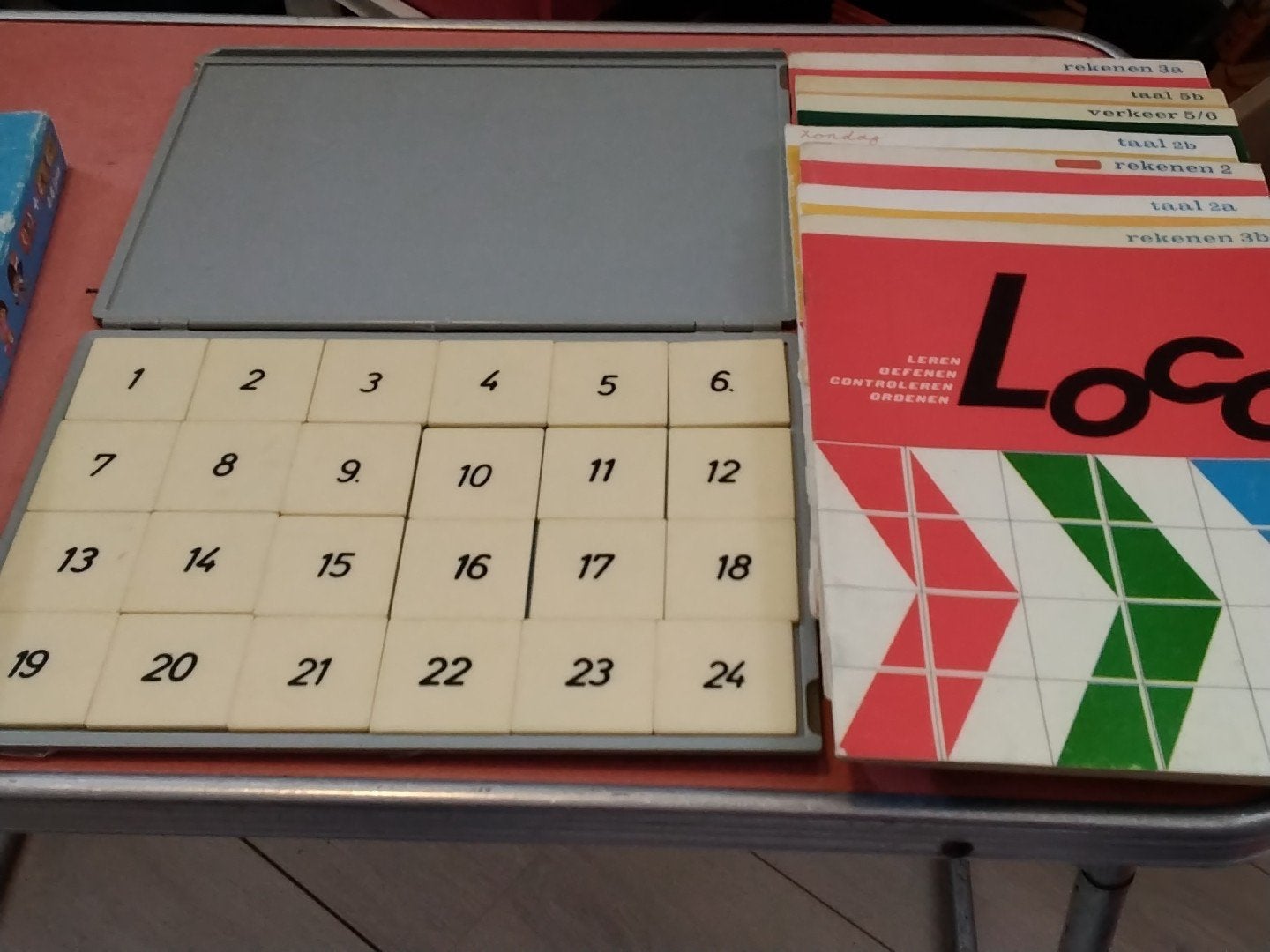 Minni loco Grote bazes doos met 7 boekjes  € 10, Ophalen of Verzenden, Gebruikt, Taal en Lezen