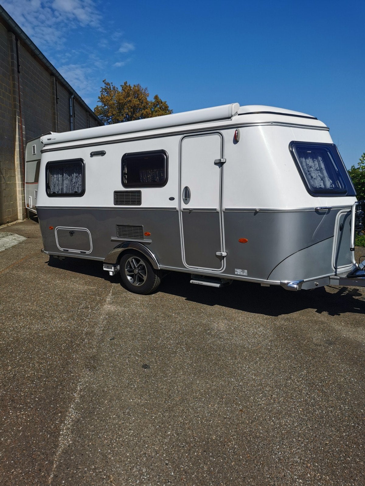 Eriba 542 URBAN EDITION 2025 ZGAN, Caravans en Kamperen, Particulier, 5 tot 6 meter, Eriba, Douche