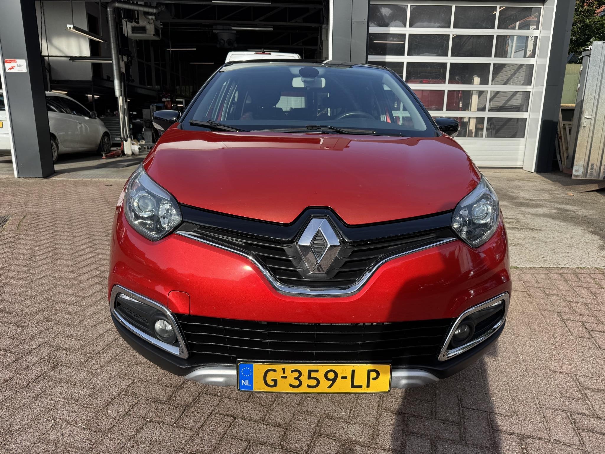 Renault Captur 1.2 TCe 120PK EDC Helly Hansen Automaat!, Auto's, Euro 5, Stof, 4 cilinders, SUV of Terreinwagen
