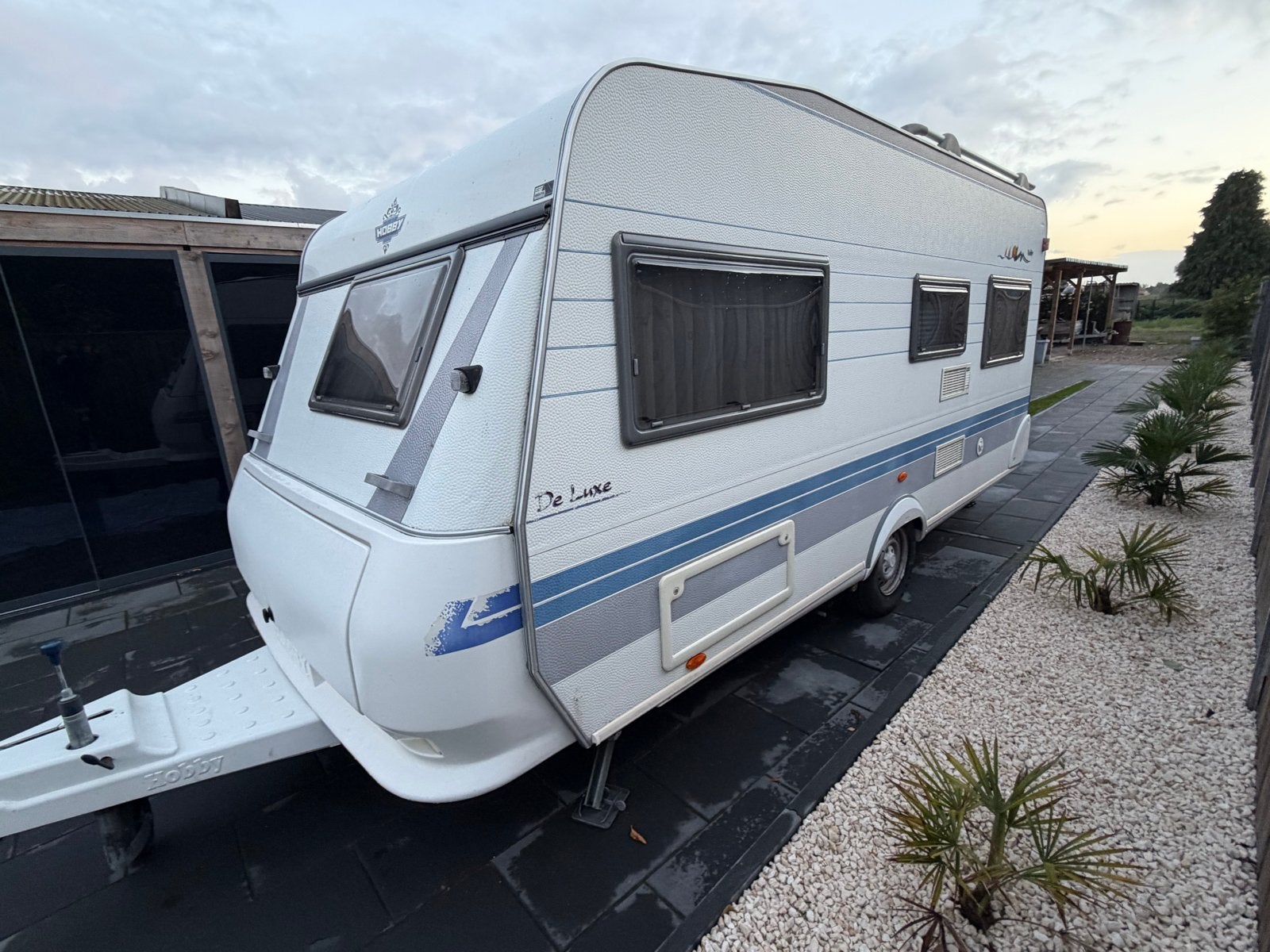 Hobby De Luxe Easy Caravan met voortent, luifel en mover, Caravans en Kamperen, Rondzit, Hobby, Frans bed, Particulier
