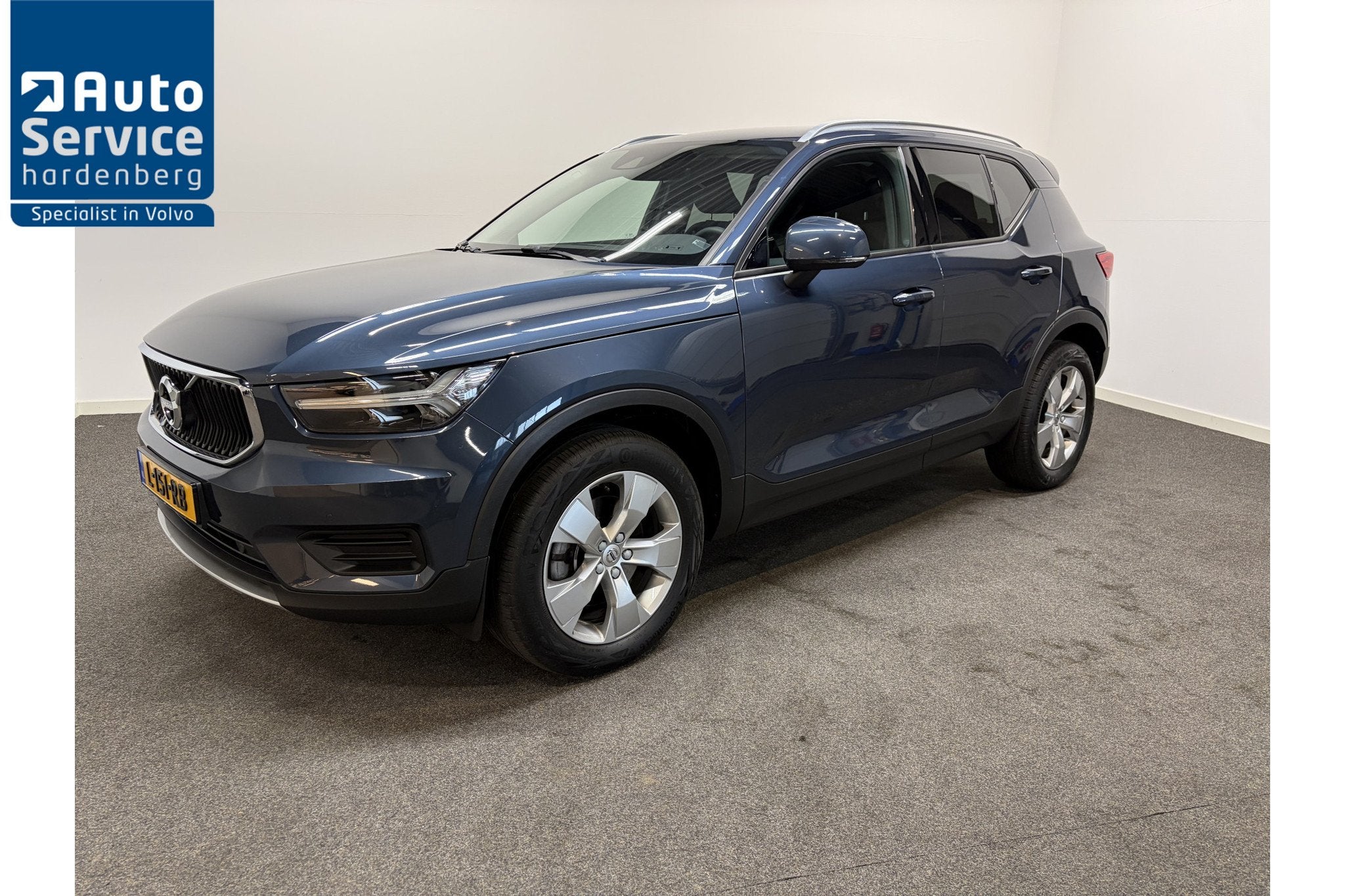 Volvo XC40 T2 AUT Momentum Business Pro Adapt. Cruise/ Apple, Dealer onderhouden, Gebruikt, Met garantie (alle), Blauw
