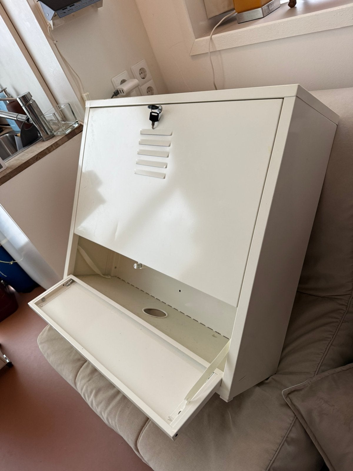 Hangend bureau van Ikea metaal wit industrieel stijl., Ophalen, Gebruikt, Industrieel