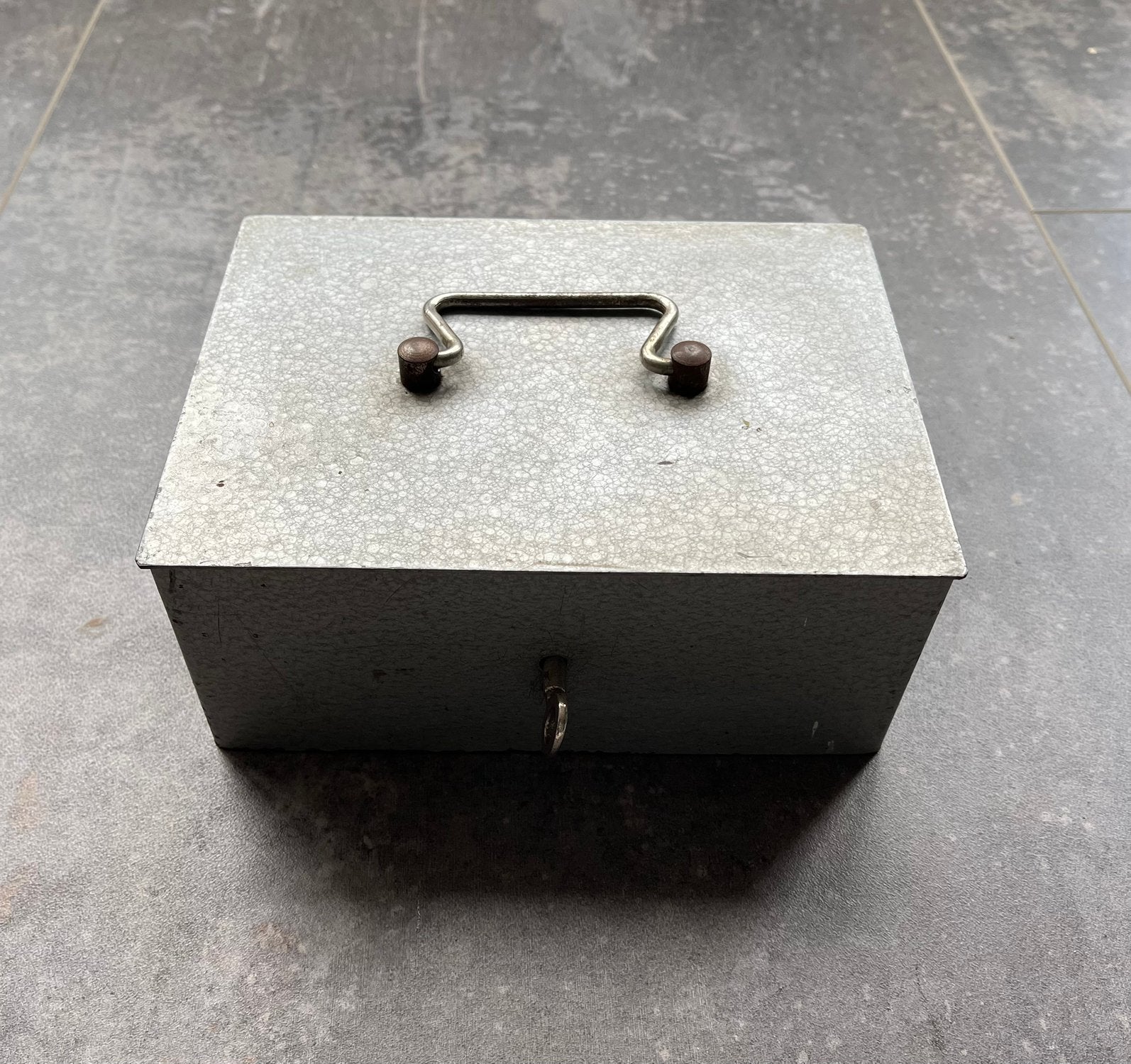 Oude metalen geldkist vsn Safety, Ophalen of Verzenden, Gebruikt