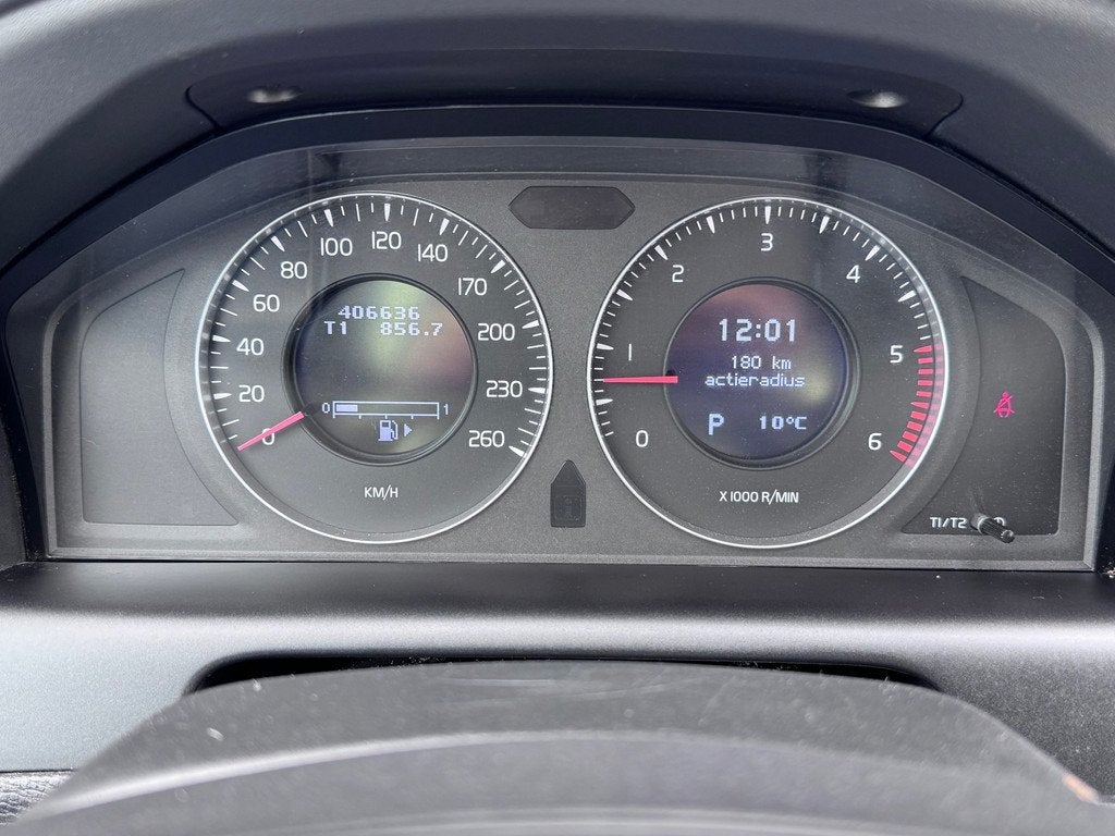 Volvo XC60 2.4D | Automaat | Trekhaak | Half Leder, Auto's, Volvo, Zwart, Bedrijf, 750 kg, 176 pk