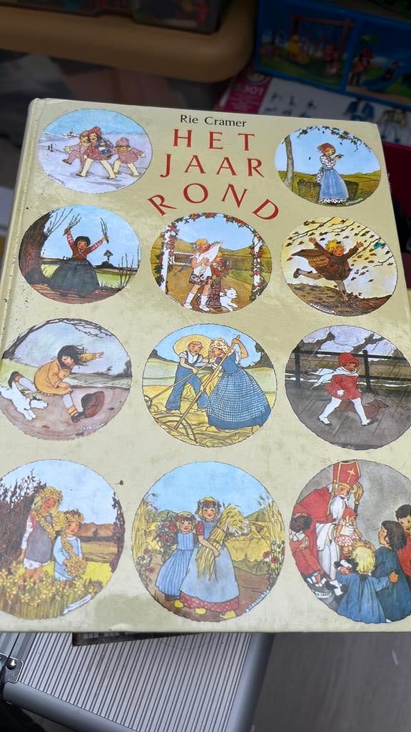 Rie Cramer Het jaar rond, Ophalen of Verzenden, Zo goed als nieuw, Fictie algemeen
