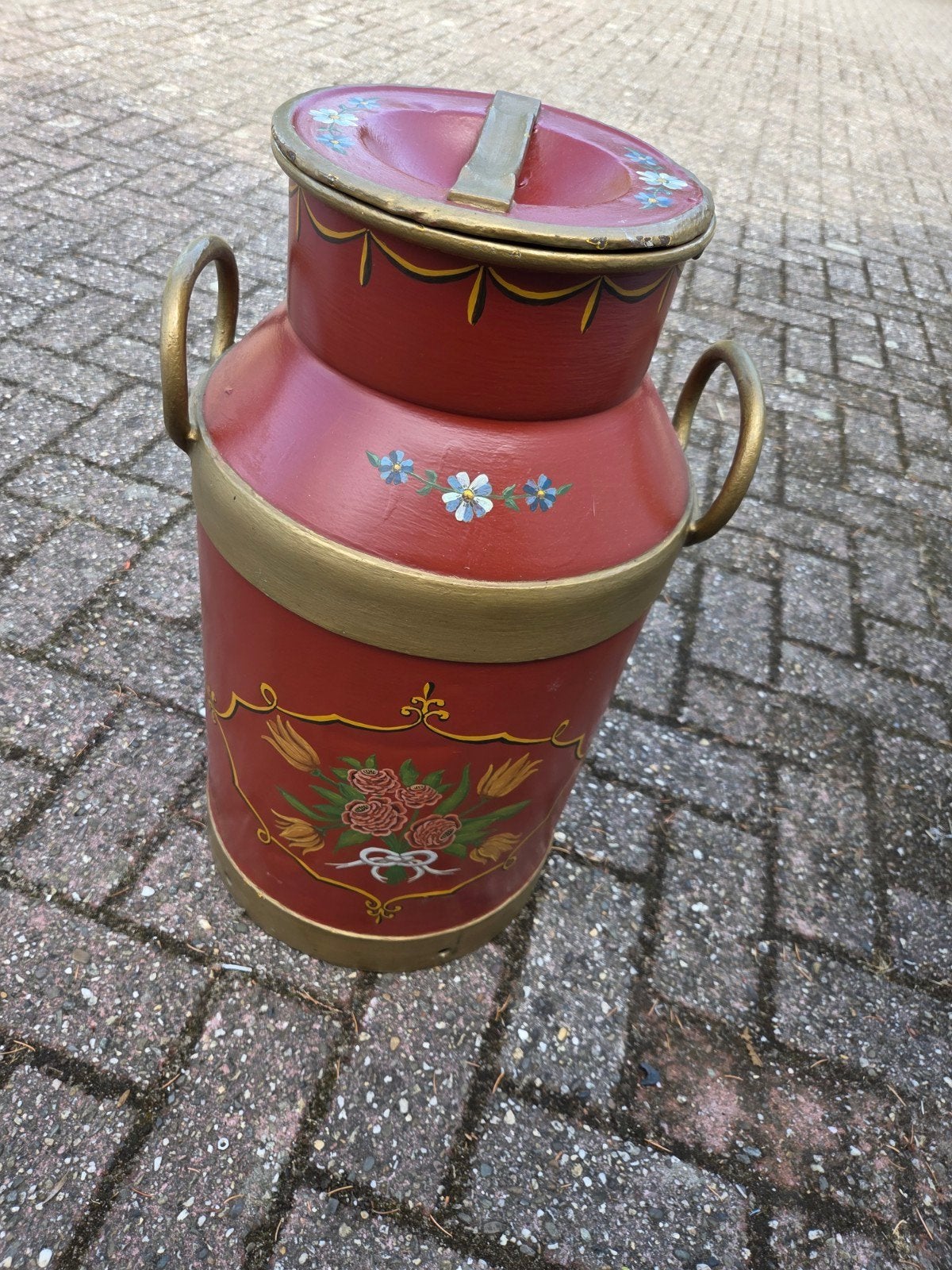 Leuke beschilderde melkbus, Ophalen