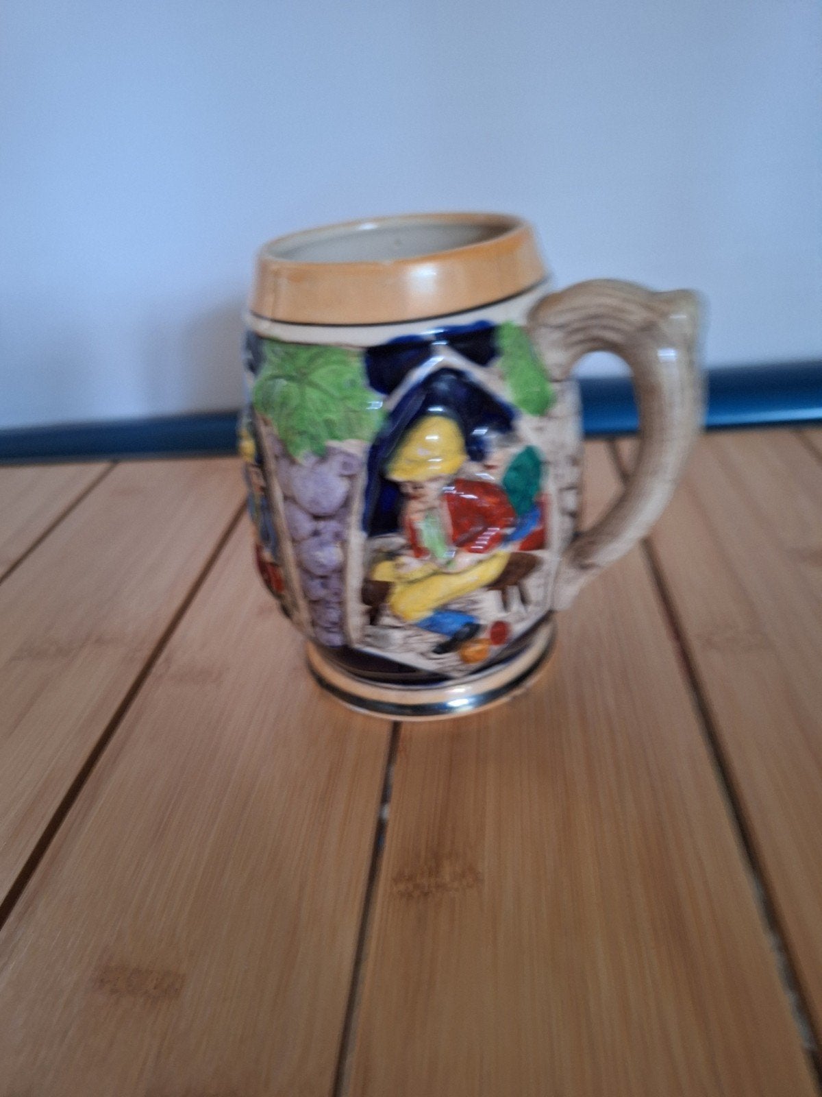 Vintage Bierpul met reliëfdecoratie, Antiek en Kunst, Ophalen
