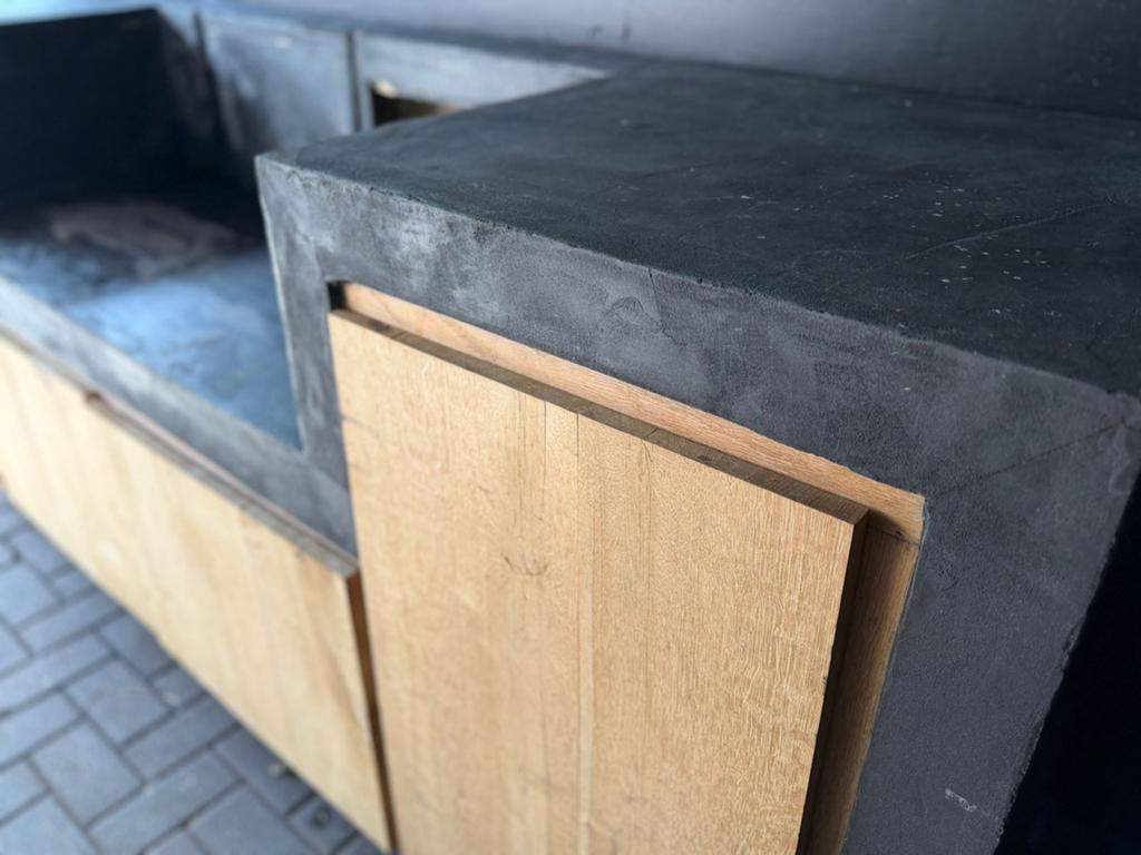Robuuste buitenkeuken met beton ciré en eiken deuren, Tuin en Terras, Buitenkeukens, Gebruikt, Gas, Inbouw, Ophalen