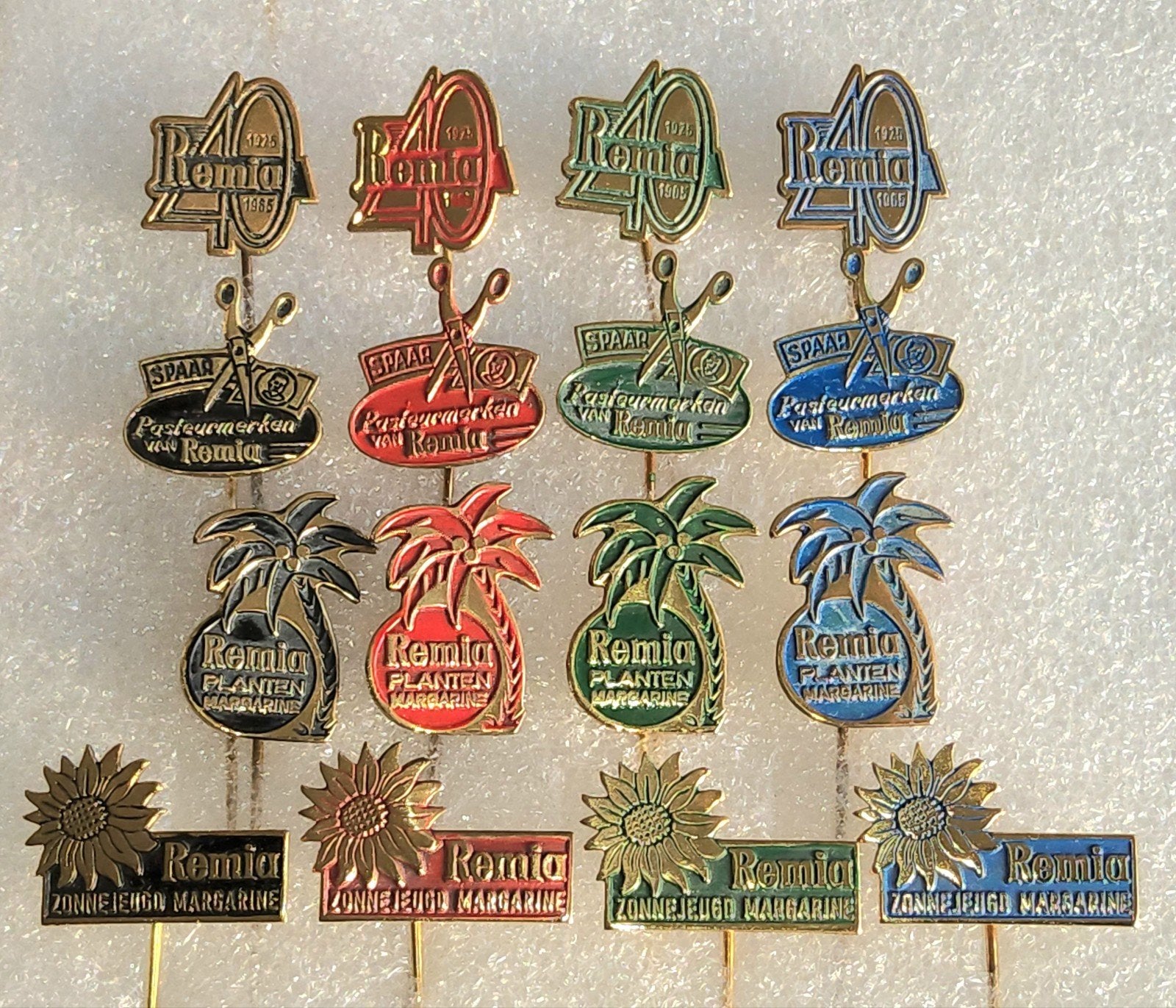 12 Remia Speldjes - Vintage Verzameling, Ophalen of Verzenden, Gebruikt, Overige onderwerpen, Speldje of Pin