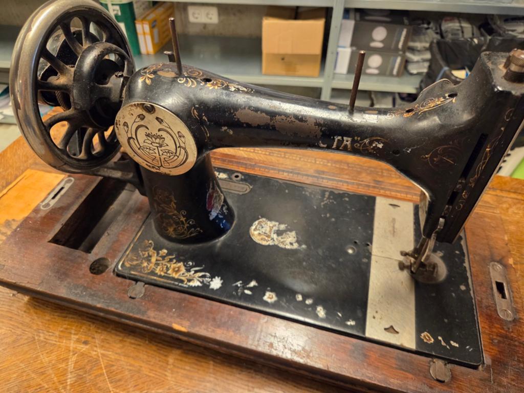 Antieke Naaimachine met onderstel., Ophalen of Verzenden
