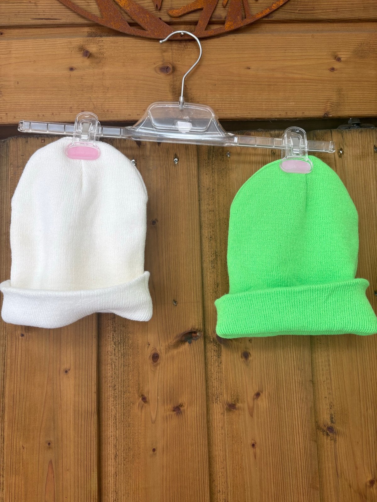 Witte en Neon Groene Muts - Nieuw, Ophalen of Verzenden, Nieuw, Maat 38/40 (M), Muts