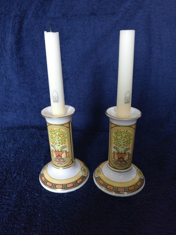 2 KANDELAARS "Versailles" Royal Worcester Porselein, Ophalen of Verzenden, Nieuw, Overige materialen, Kandelaar