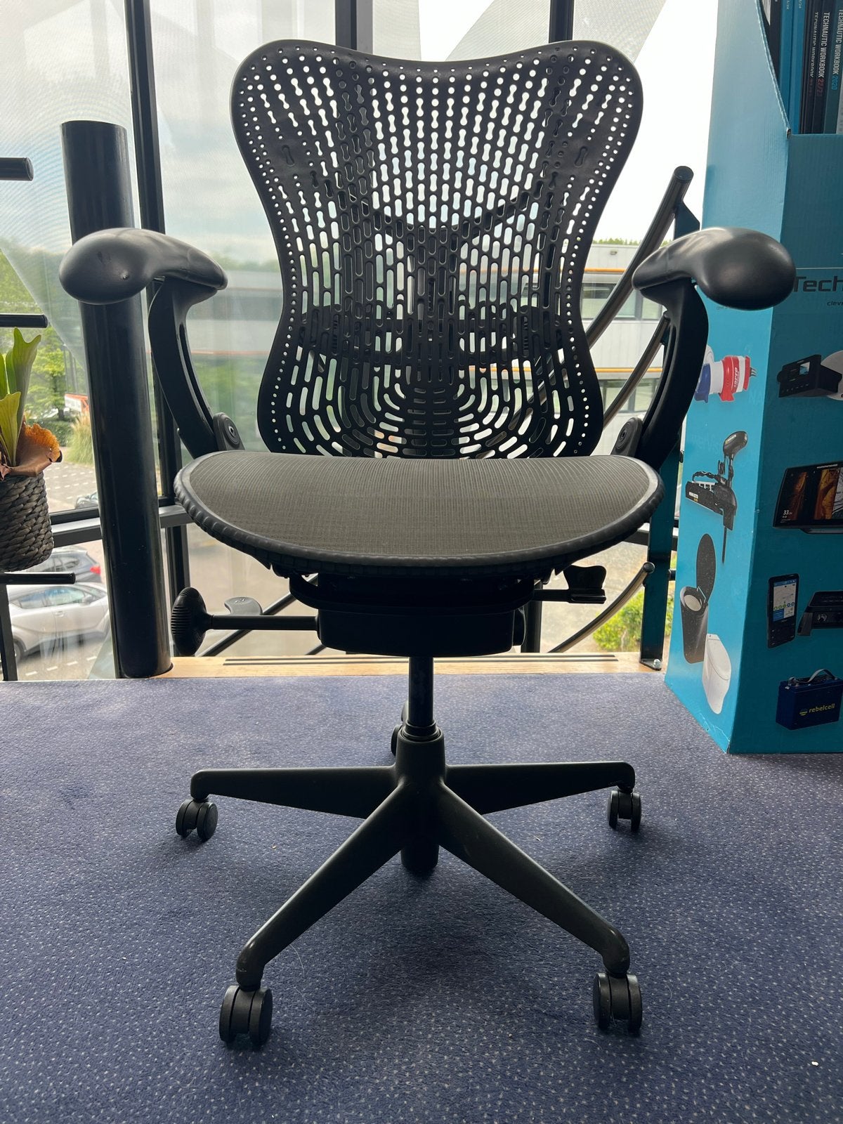 Herman Miller Mirra Bureaustoel - Zwart/Anthraciet, Huis en Inrichting, Bureaustoelen, Gebruikt, Bureaustoel, Zwart, Ergonomisch