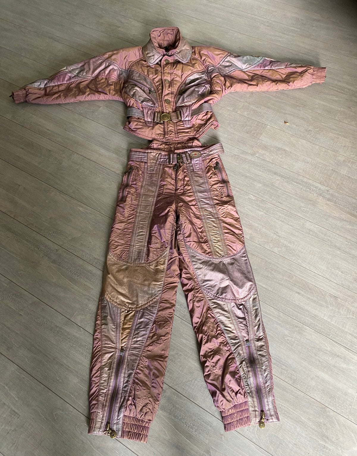 Emmegi Ski Pak - Roze/Paars Glanzend, Kleding | Dames, Ophalen, Zo goed als nieuw, Maat 38/40 (M), Pak