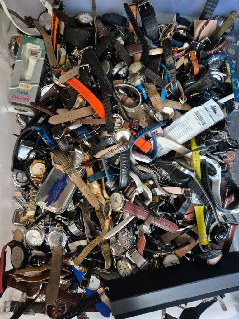 Grote Partij Diverse Horloges - Enorme Collectie Deel 1, Overige materialen, Niet van toepassing (diverse), Met bandje, Polshorloge