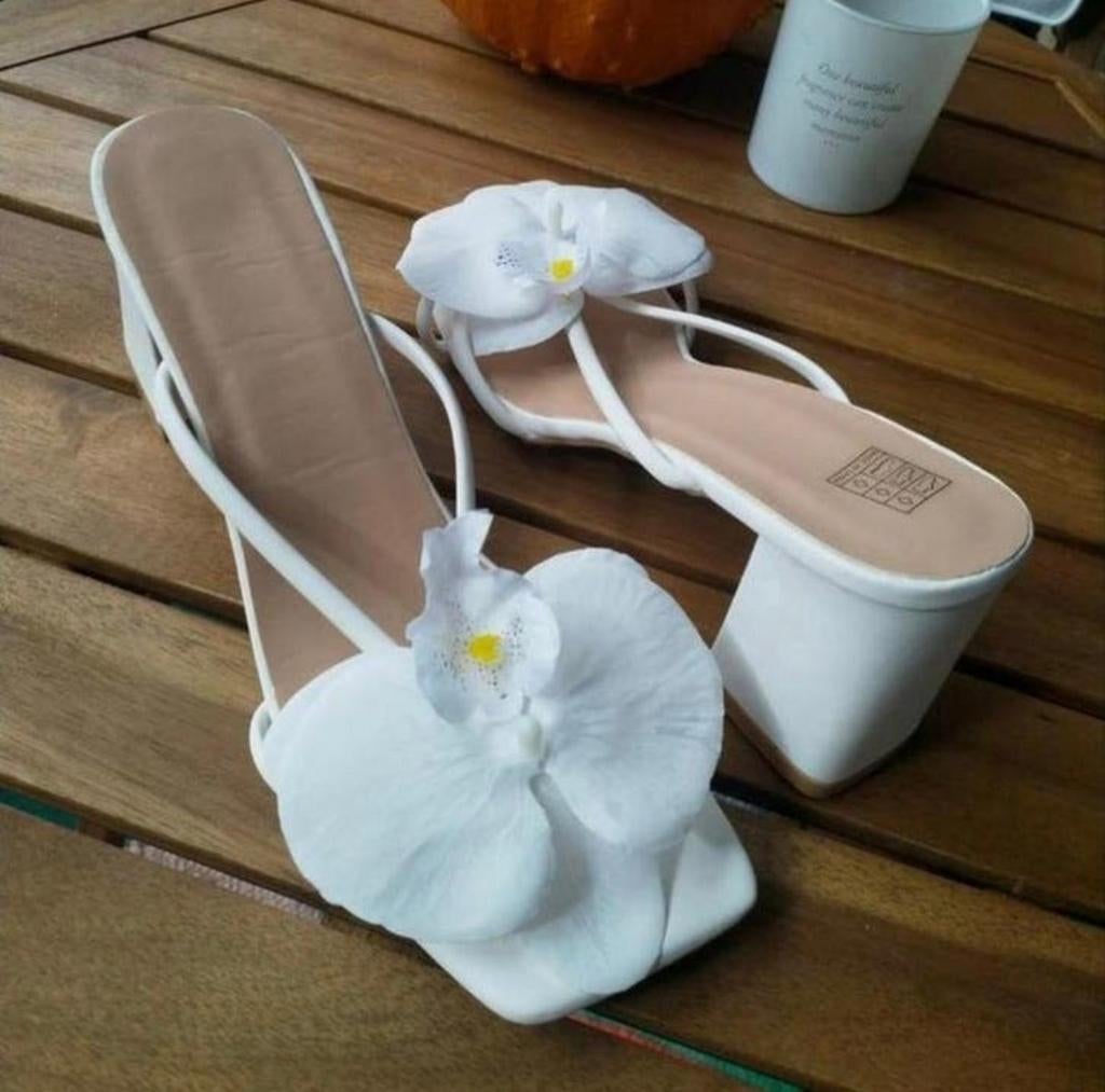 Nieuwe witte blokhakken met bloem - bruiloft of zomer schoen, Wit, Nieuw, Sandalen of Muiltjes, Ophalen of Verzenden
