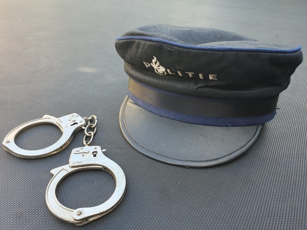 Politiepet plus metalen speelgoed handboeien, Ophalen of Verzenden, Gebruikt, Duplo