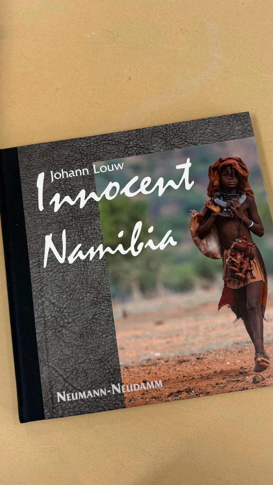 Innocent Namibia - Gesigneerd boek door Johann Louw, Ophalen of Verzenden, Nieuw, Wereld overig