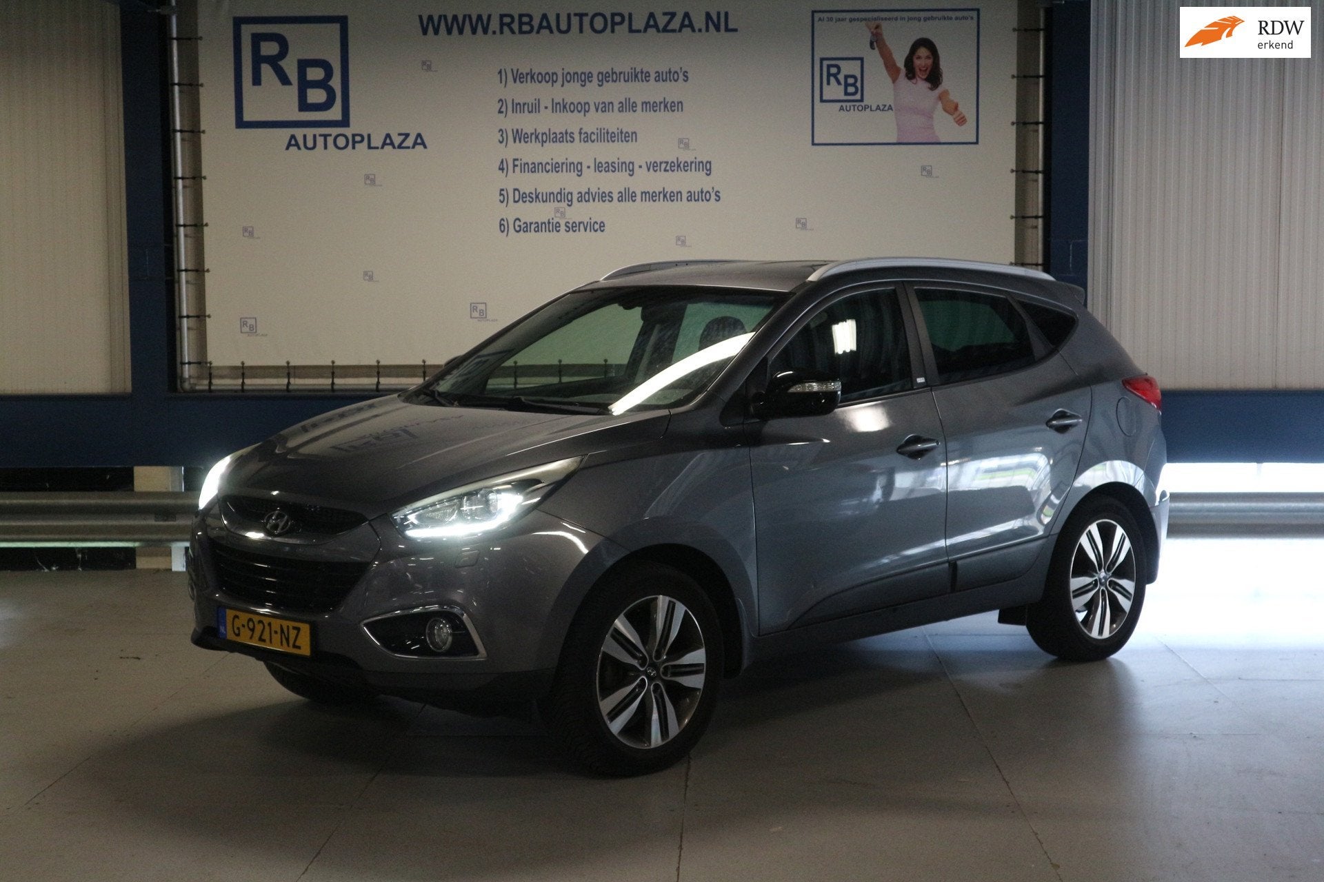 Hyundai Ix35 2.0i 4WD Business Edition / NAV / STUUR VERWARM, Euro 5, Gebruikt, 4 cilinders, Leder en Stof