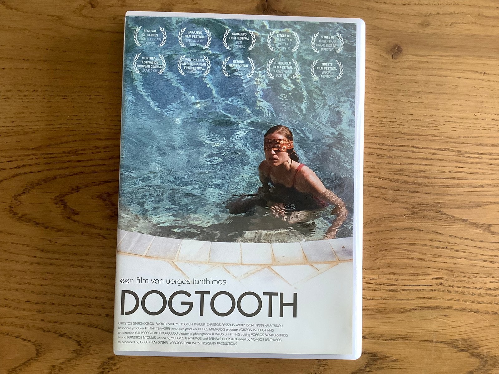 12). DOGTOOTH regie Yorgos Lanthimos, Griekenland / 2009., Ophalen of Verzenden, Zo goed als nieuw, Overige gebieden