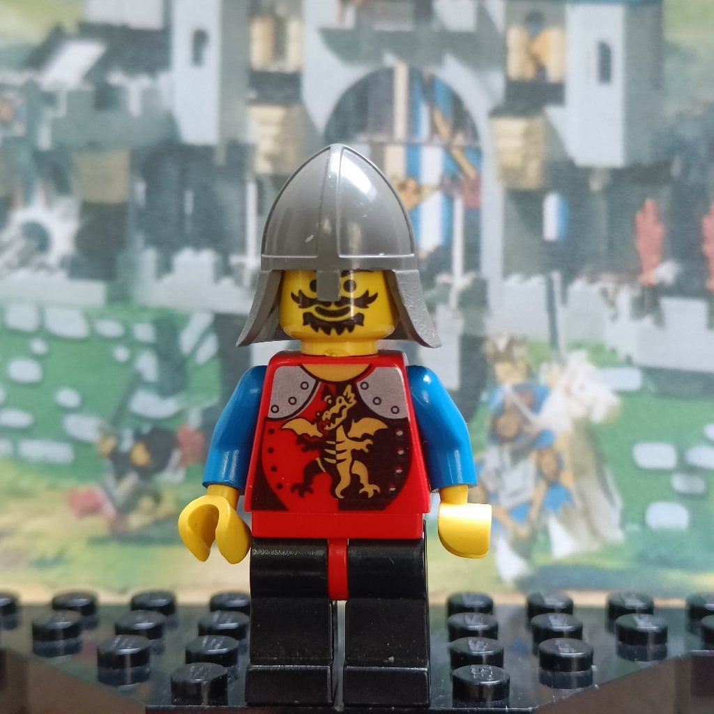 Lego Dragon Knights - Knight 2, Black Legs with Red Hips,, Gebruikt, Lego, Ophalen of Verzenden, Minifiguur