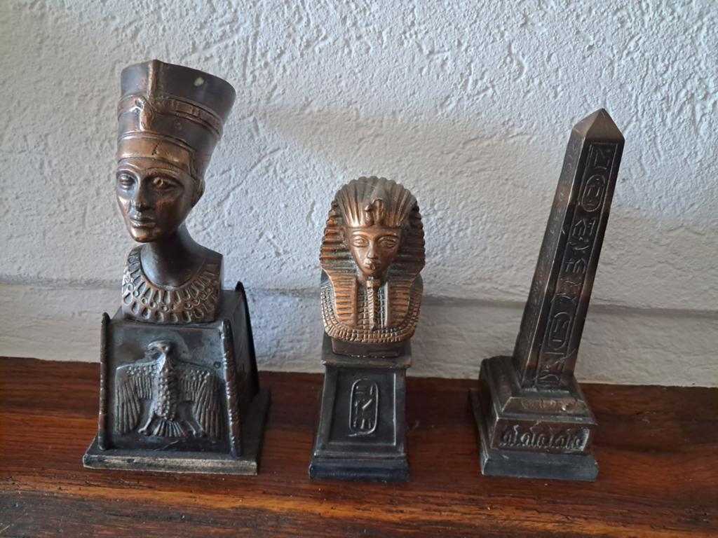 Egyptische beelden: Nefertiti, Toetanchamon & Obelisk, Verzamelen, Beelden en Beeldjes, Ophalen of Verzenden
