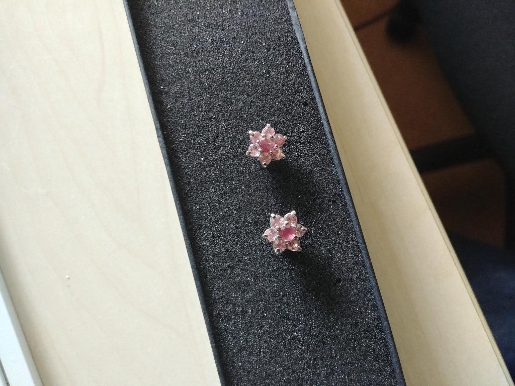zilveren oorbellen met roze toermalijn, Ophalen of Verzenden, Zo goed als nieuw, Roze, Met edelsteen