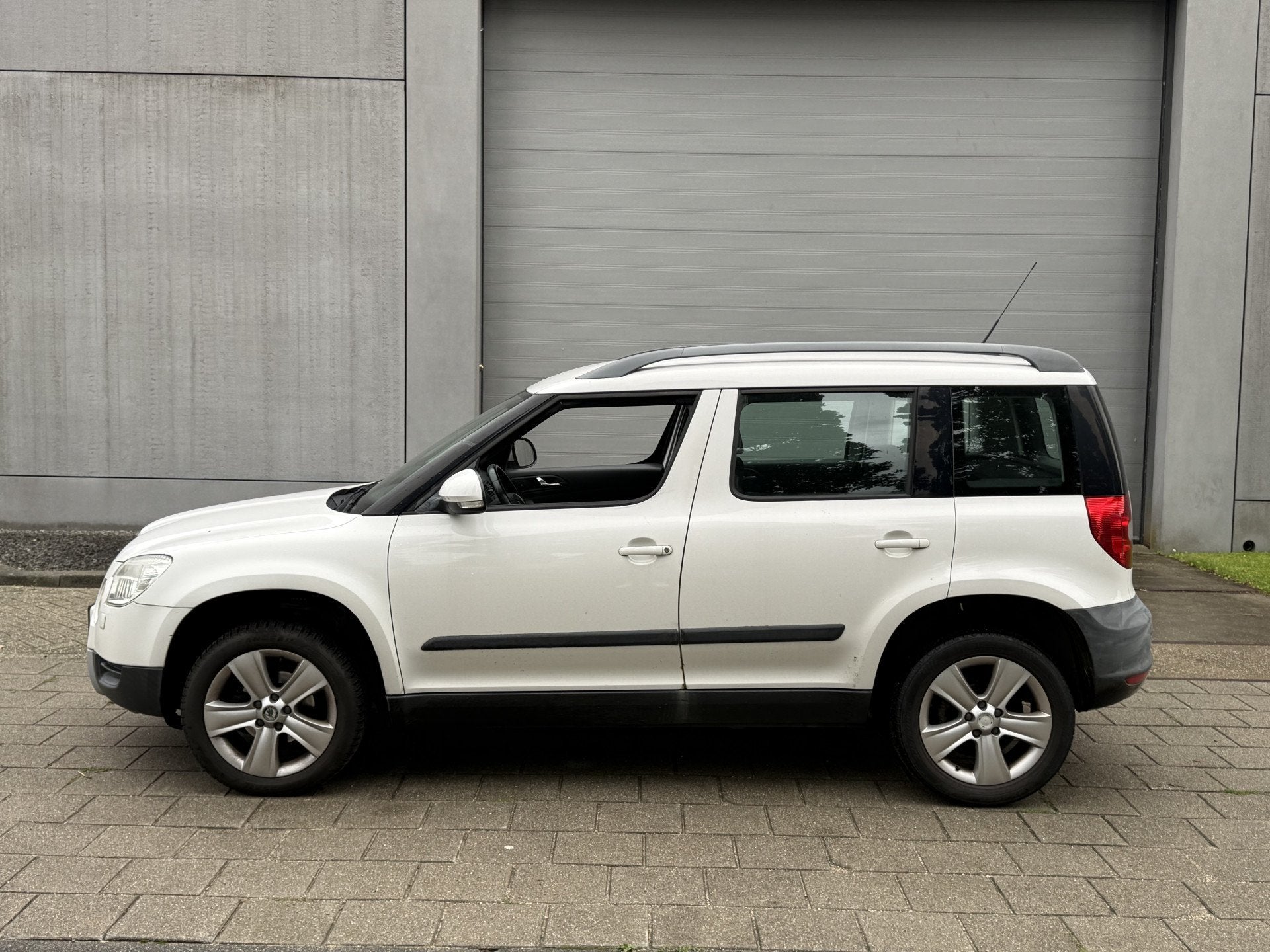 Skoda Yeti 1.2 TSI Ambition (Inruilkoopje) (bj 2010), Auto's, Voorwielaandrijving, Euro 5, Stof, Gebruikt