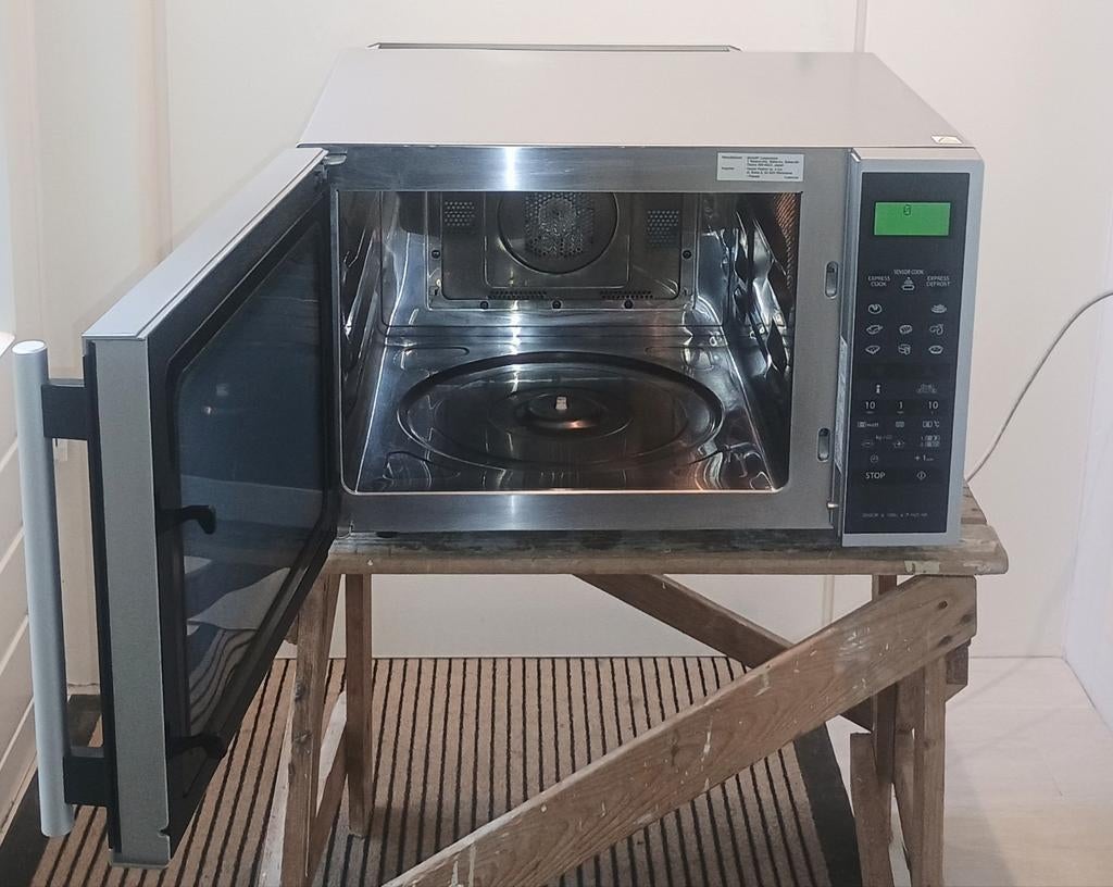Sharp R-961(IN)W vrijstaande combimagnetron heteluchtoven, Witgoed en Apparatuur, Magnetrons, Combimagnetron, Gebruikt, Verzenden