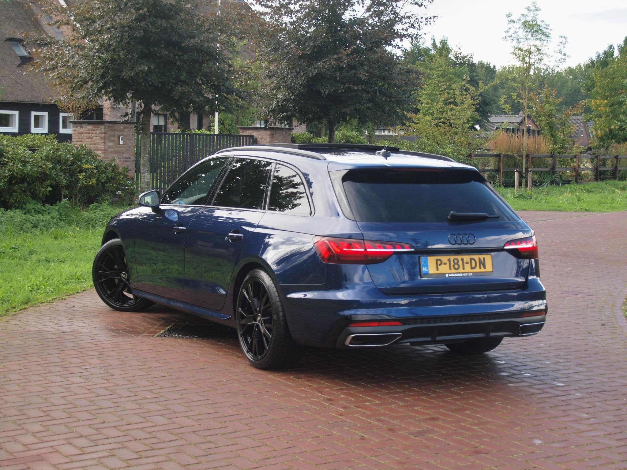 Audi A4 Avant 40 TFSI quattro S edition Competition | Panora, Auto's, Automaat, Dealer onderhouden, 15 km/l, Gebruikt