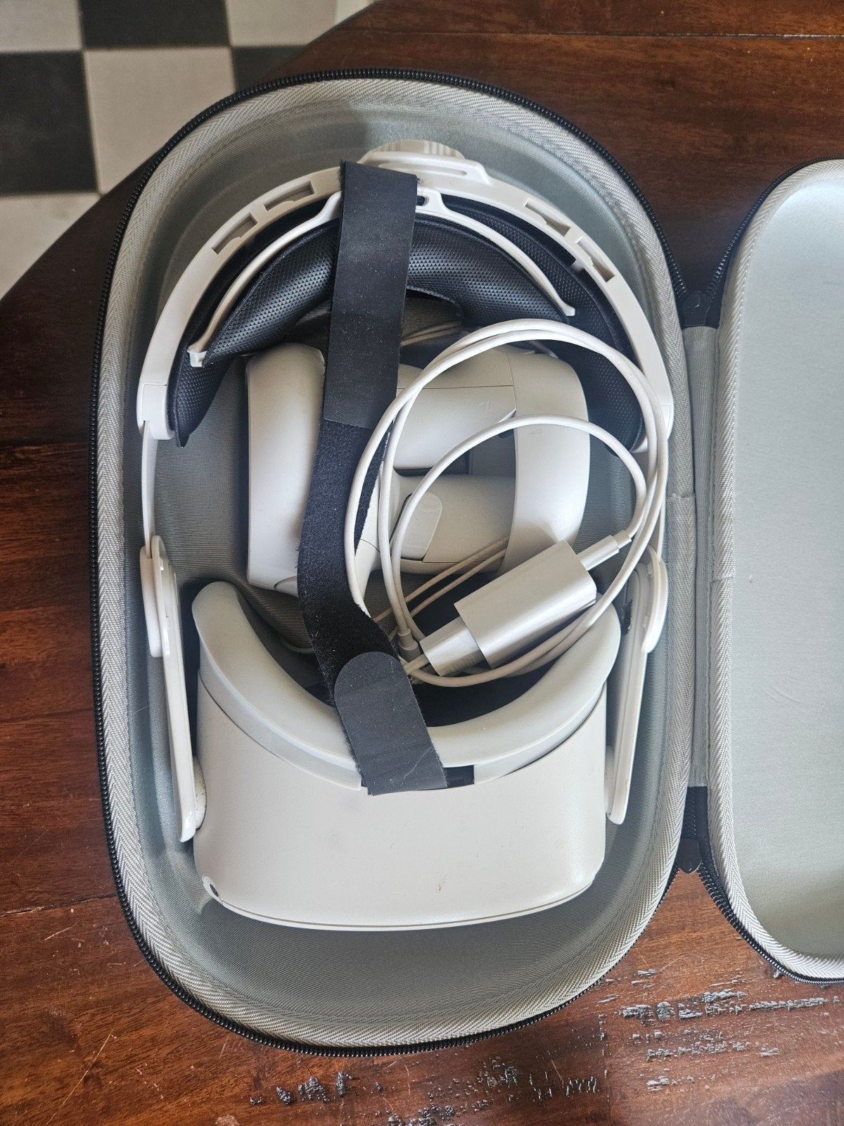 Oculus Quest 2 VR-bril met accessoires, Spelcomputers en Games, Ophalen of Verzenden, Zo goed als nieuw, VR-bril, Overige platformen