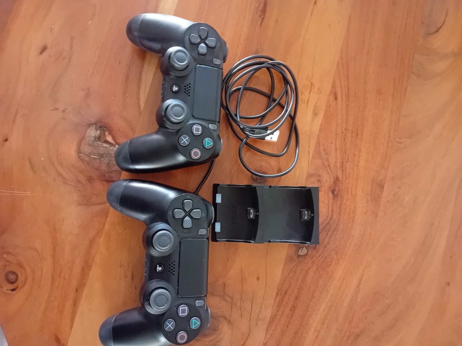 2Playstation 4 controller + oplaadstation, Spelcomputers en Games, Ophalen of Verzenden, Gebruikt, Met 2 controllers, Original