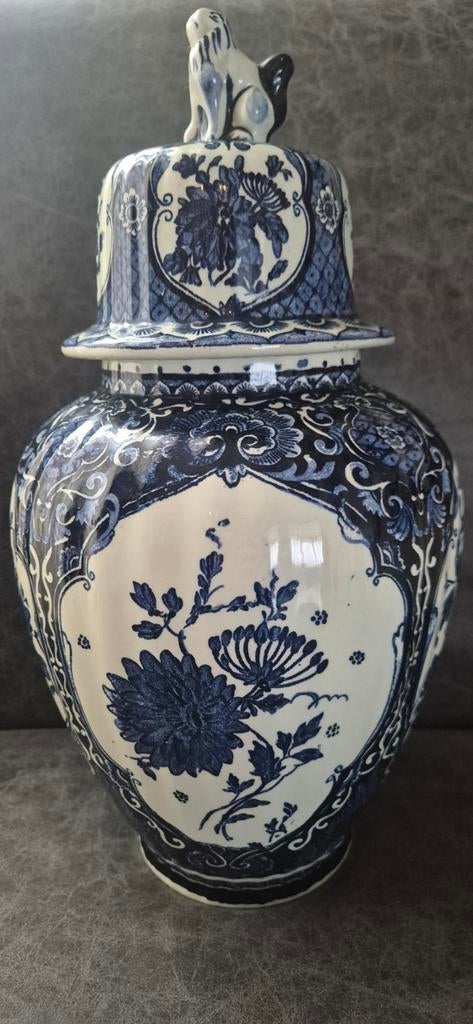 Delfts blauwe balustervaas met fô hond, Boch voor Royal Sphi, Ophalen