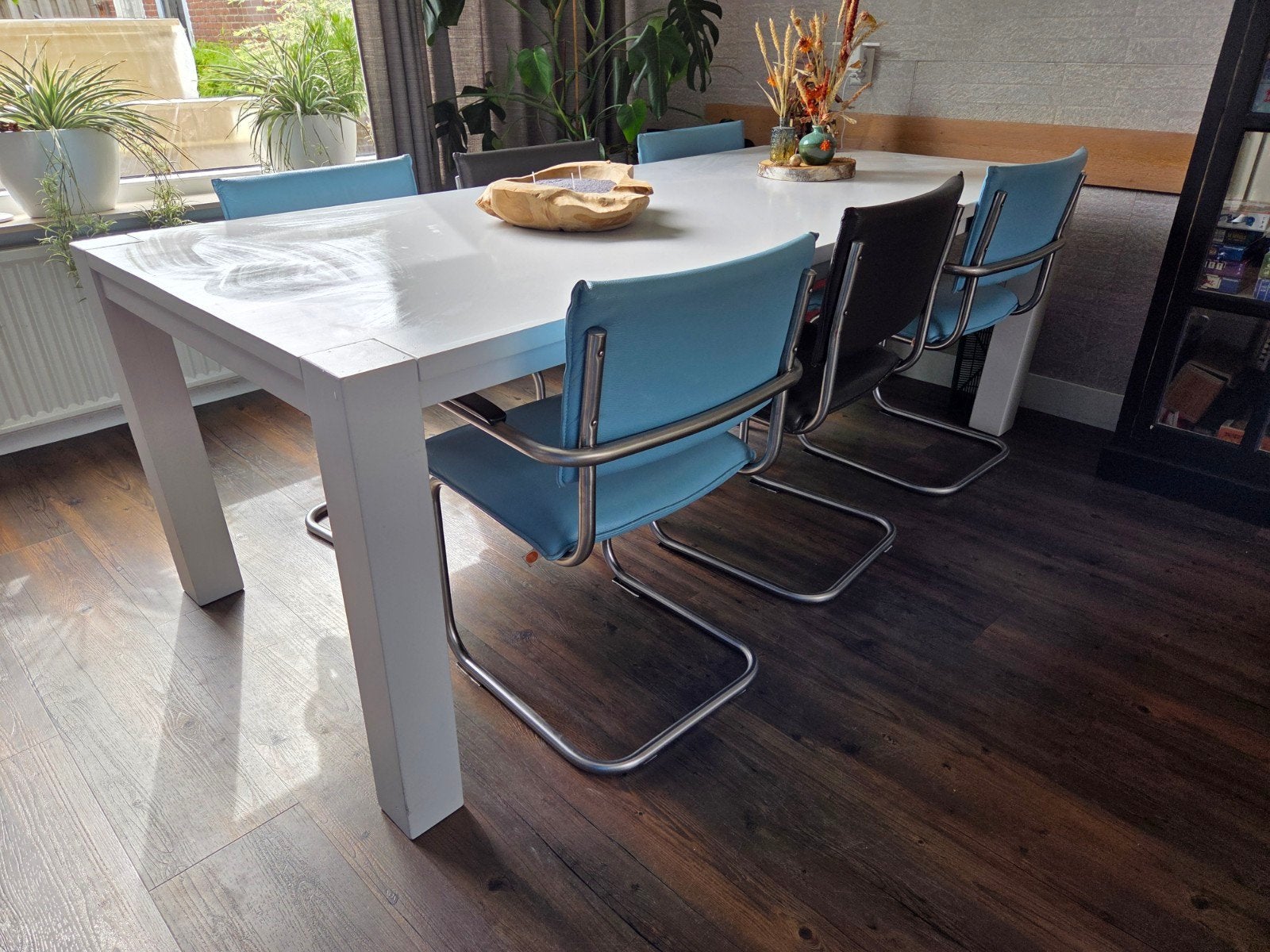 Massief eiken eettafel met 6 stoelen (4x blauw, 2x grijs), Huis en Inrichting, Ophalen, Gebruikt, 100 tot 150 cm, Eikenhout