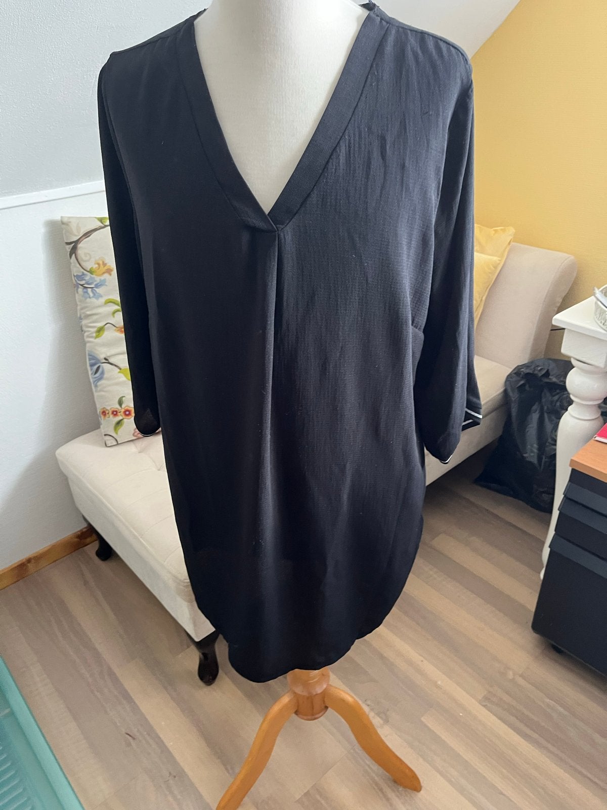 Zwarte jurk of tuniek met zilveren streep op mouw uiteinde, Zwart, Maat 46/48 (XL) of groter, Ophalen of Verzenden, Zo goed als nieuw