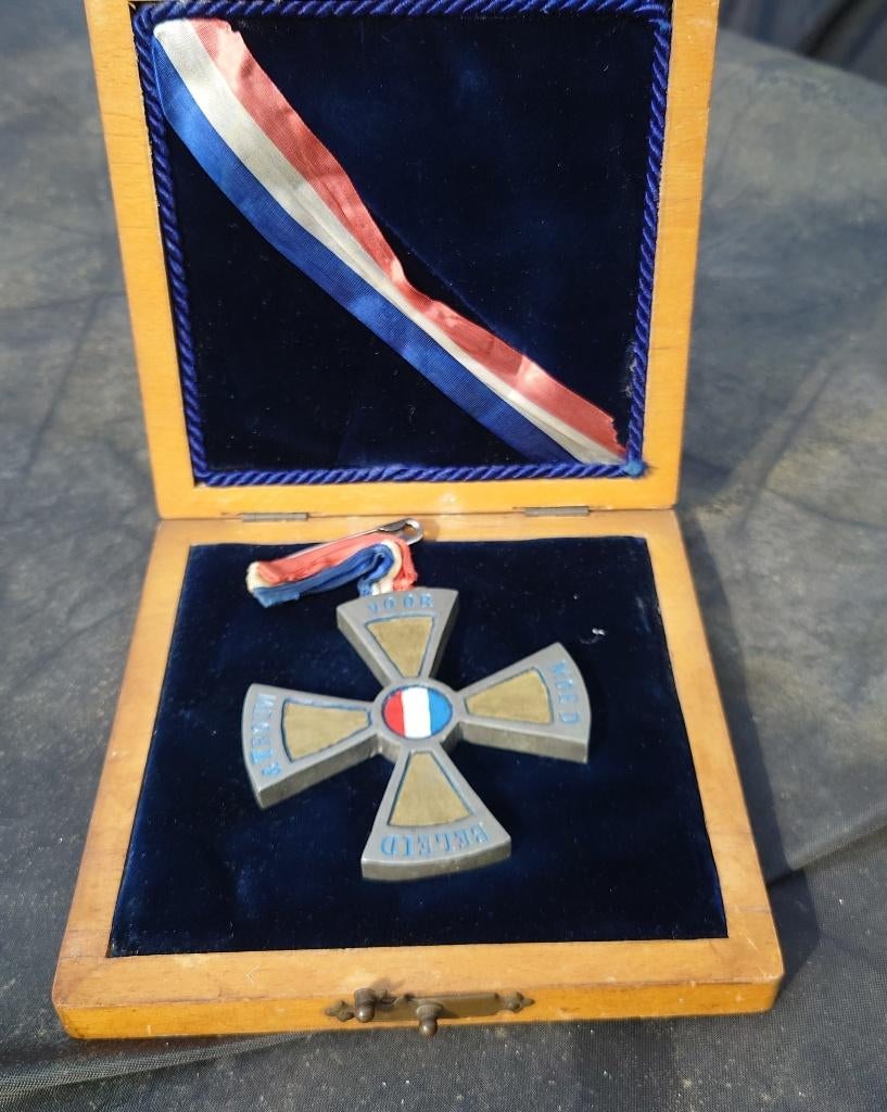 ~1950 Hollandse Medaille Voor Moed Beleid & Trouw, Korea?, Overige onderwerpen, Minder dan 20 cm, Art deco, Ophalen of Verzenden