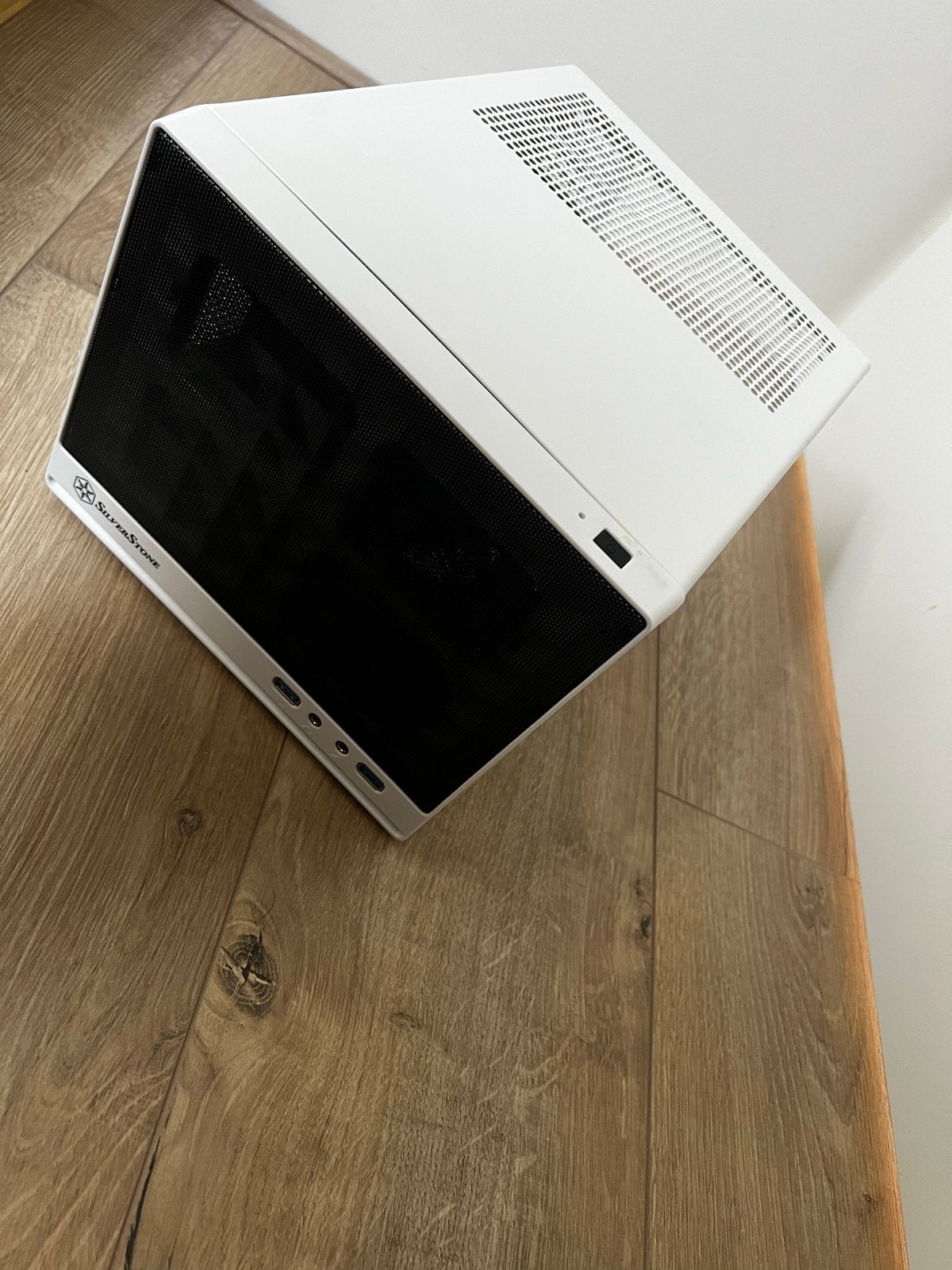 Silverstone SG13 wit ITX behuizing met Arctic P14 fan, Ophalen of Verzenden, Zo goed als nieuw