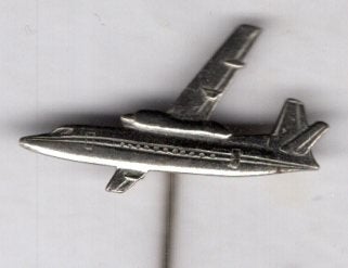Fokker 27 Zilverkleurig vliegtuig speldje ( J_161), Verzenden, Zo goed als nieuw, Transport, Speldje of Pin