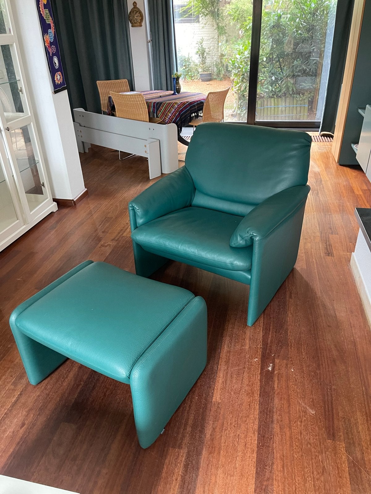 Leolux fauteuil en poef in groen leer, Huis en Inrichting, Ophalen of Verzenden, Gebruikt, Leer, 75 tot 100 cm