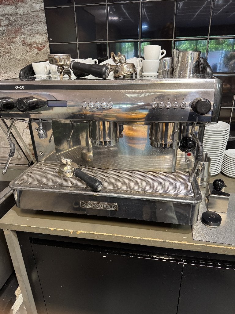 Expobar G10 2-groeps, met koffiemolens en kopjes/schotels, Gebruikt, 10 kopjes of meer, Koffiemachine, Koffiebonen