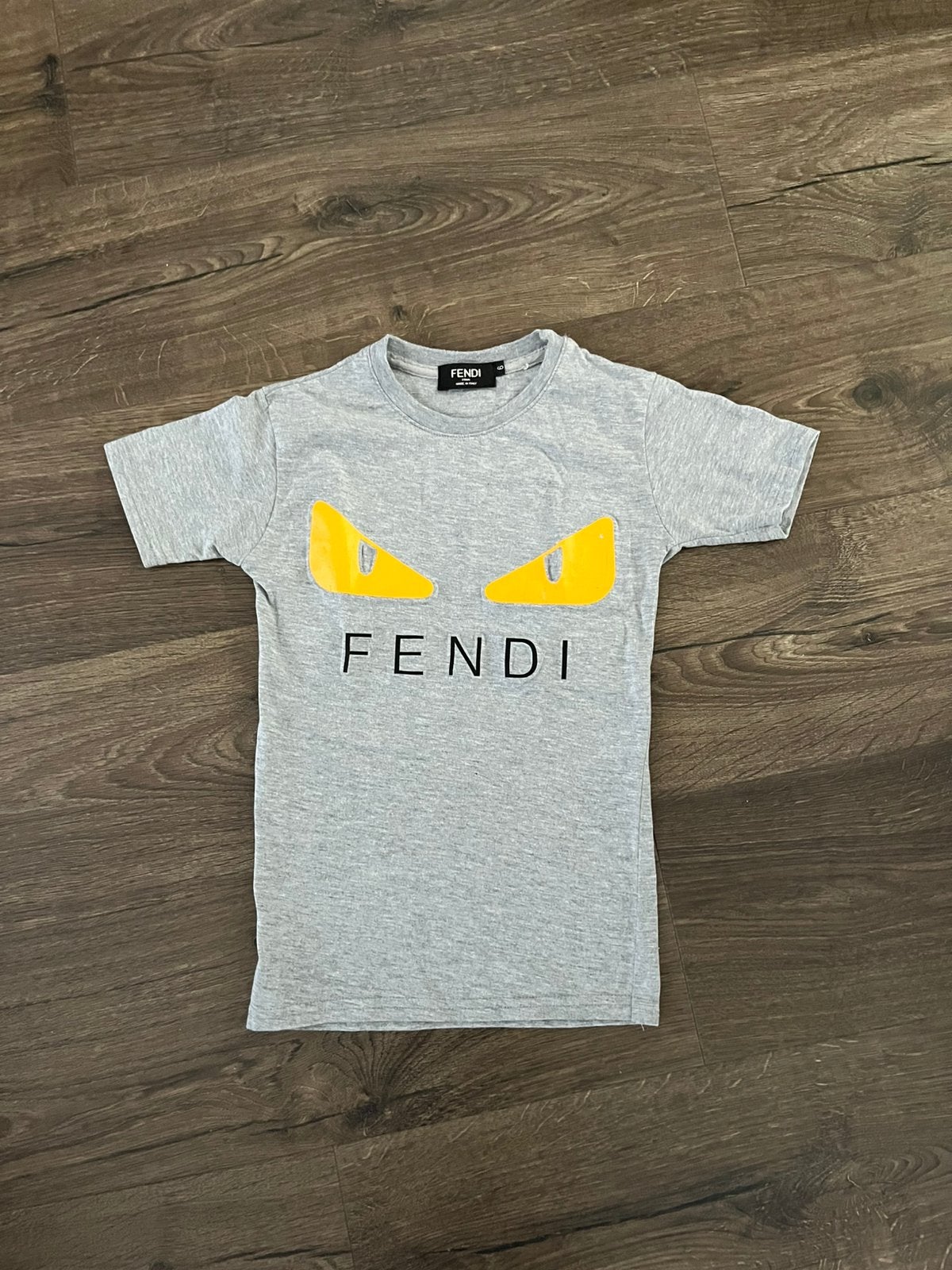 Nieuwstaat! Mooi grijs Fendi shirt, maat 116, Kinderen en Baby's, Kinderkleding | Maat 116, Ophalen of Verzenden, Zo goed als nieuw