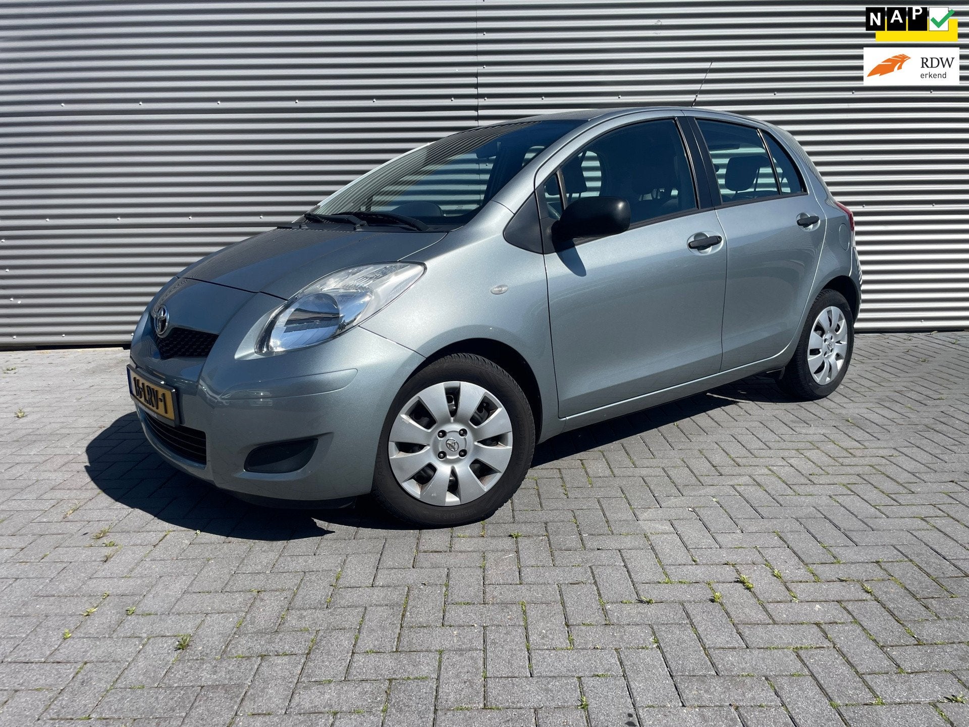 Toyota Yaris 1.3 VVTi Comfort bouwjaar 2010 ( dealer onderho, Auto's, Toyota, Voorwielaandrijving, Zwart, 4 cilinders, 1329 cc