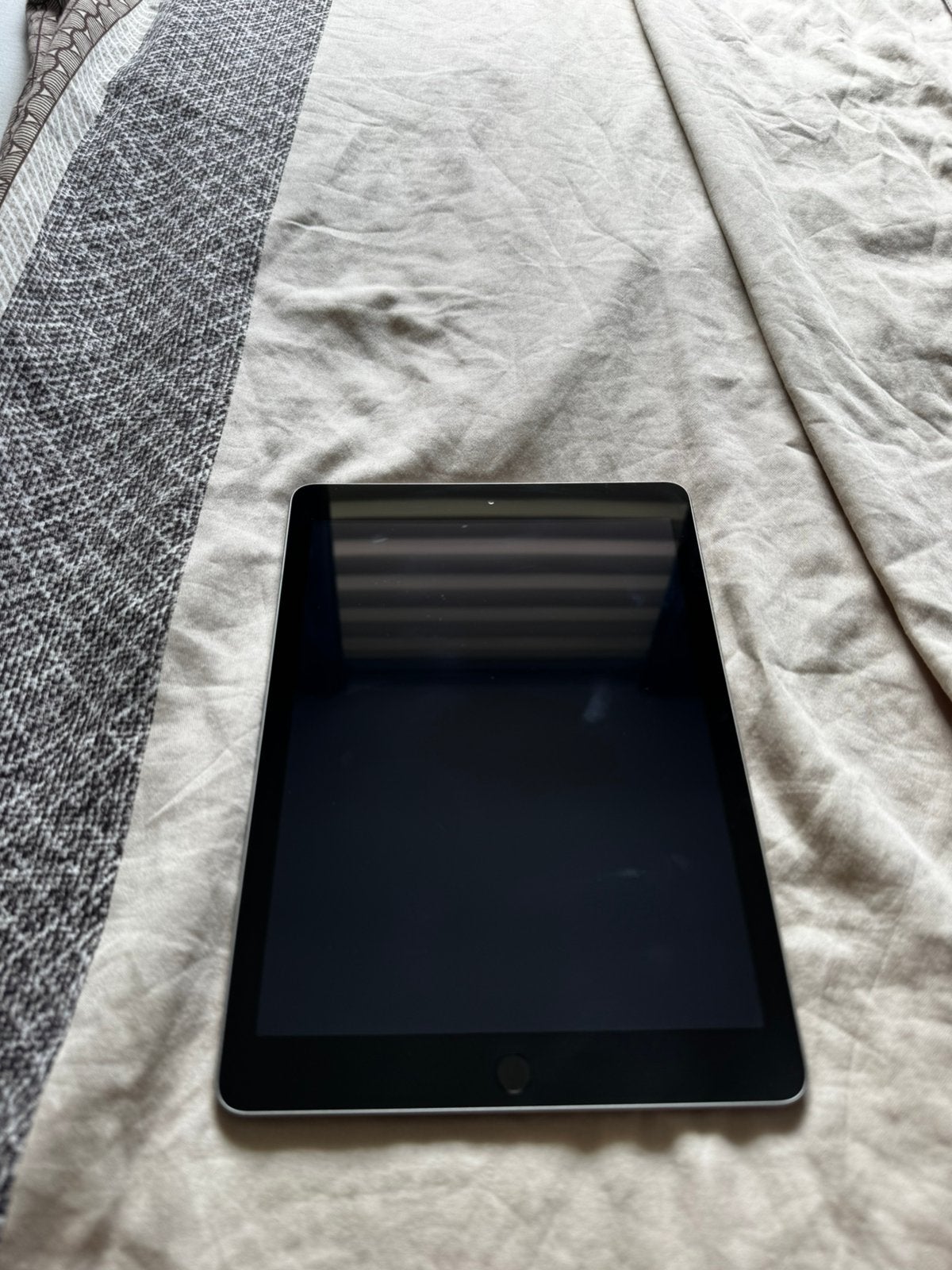 Ipad 5e generatie, Computers en Software, Apple iPads, Gebruikt, 32 GB, Apple iPad, Grijs