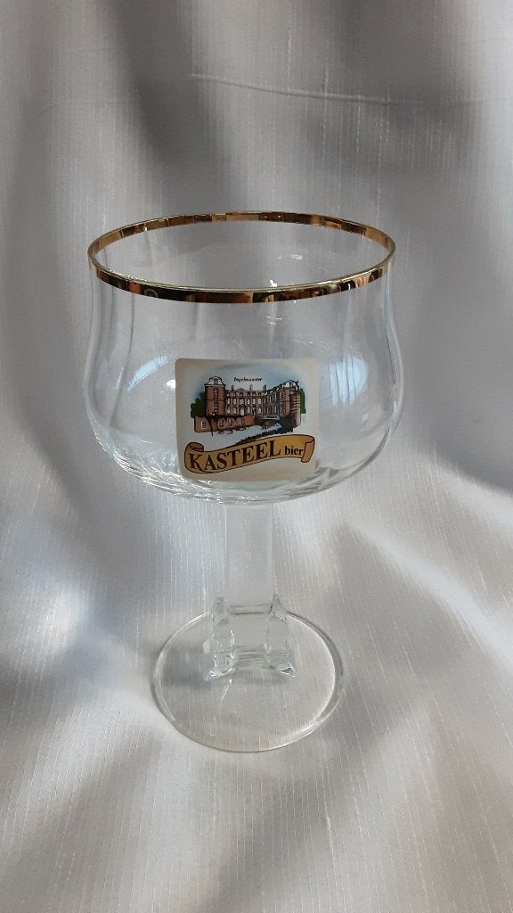KASTEEL bier glas met kasteel op voet, Verzamelen, Glas en Borrelglaasjes, Ophalen of Verzenden, Zo goed als nieuw, Bierglas