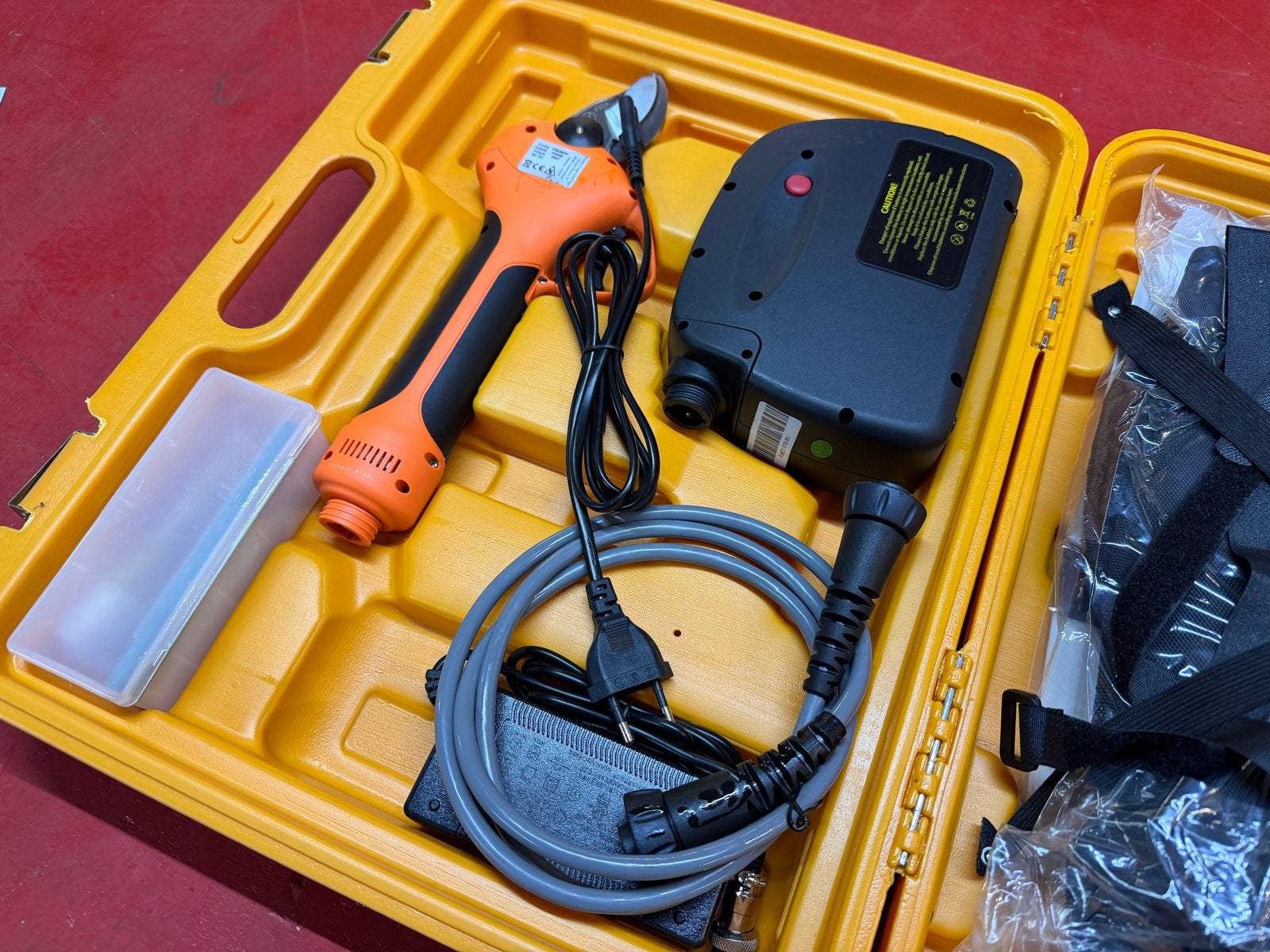 Elektrische Snoeischaar Predator PV400 met Accu en Rugzak, Tuin en Terras, Ophalen of Verzenden, Nieuw, 30 t/m 39 mm