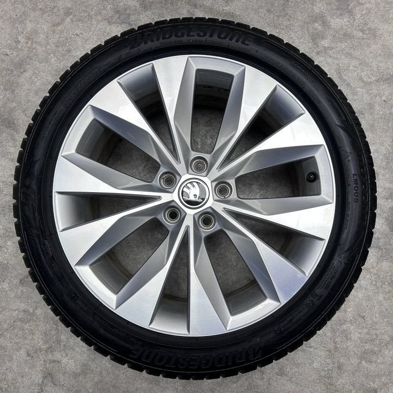 18 inch originele velgen + winterbanden  Skoda Superb, 18 inch, Gebruikt, -, -